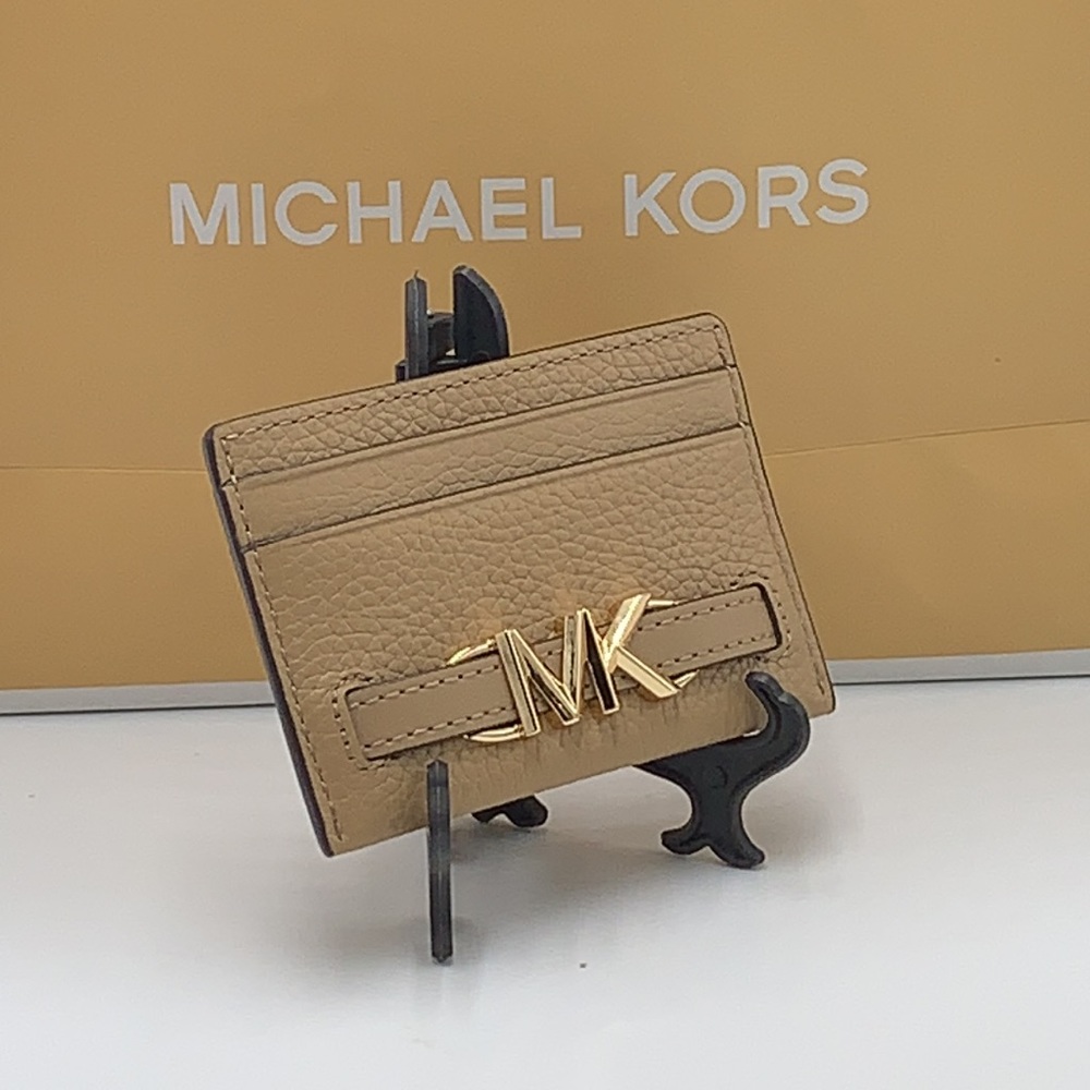 MICHAEL KORS
Reed Large Pebbled Leather Card Holder
Case Wallet
COLOR: CAMEL - Picture 2 of 8